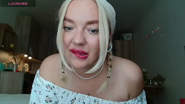 Snapshot of Eva___forever chatting on July 9, 4:38 am Eva forever online show from July 9, 4:38 am