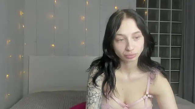 Snapshot of Chatty_Alice chatting on October 14, 1:17 am Chatty Alice online show from October 14, 1:17 am
