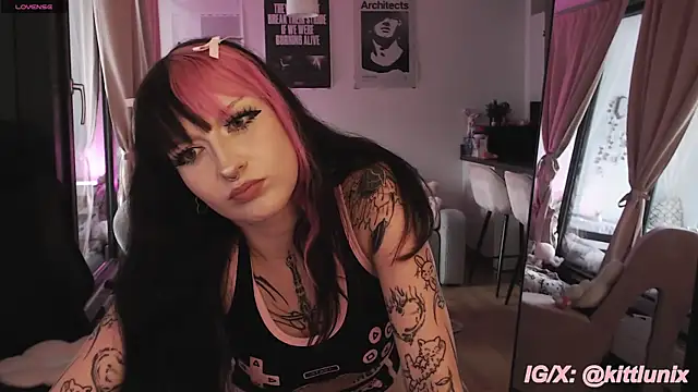 Snapshot of kittlunixx chatting on July 24, 6:06 pm kittlunixx online show from July 24, 6:06 pm