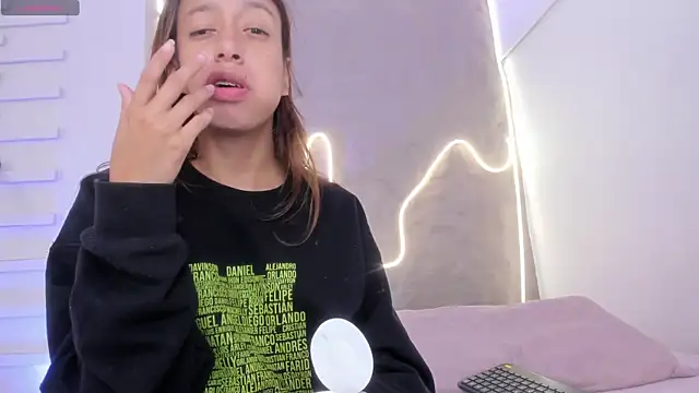 Dulce Quintana online show from November 27, 12:18 pm