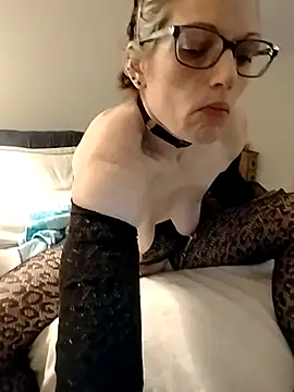 Snapshot of sexiebabi chatting on March 22, 5:44 am sexiebabi online show from March 22, 5:44 am