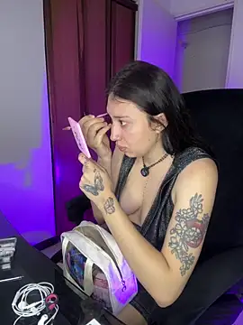 Mia  Gray online show from April 28, 5:51 pm