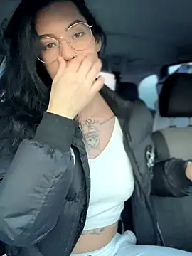 Snapshot of MeekyRich chatting on October 31, 1:17 am MeekyRich online show from October 31, 1:17 am