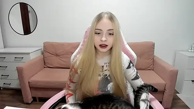 Snapshot of mistress_lain chatting on July 29, 2:32 am mistress lain online show from July 29, 2:32 am