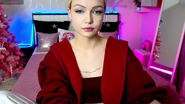 LinaLirian online show from December 13, 7:53 pm