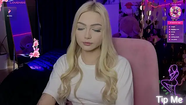 Snapshot of LinaLirian chatting on June 4, 10:10 am LinaLirian online show from June 4, 10:10 am