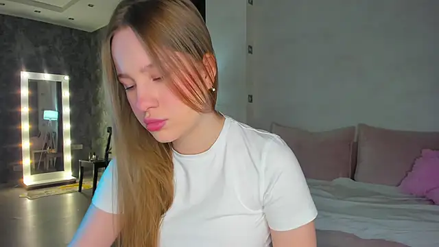 Candy Cansew online show from March 13, 1:12 am