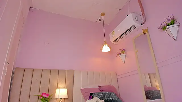  lucia 18 online show from October 25, 12:45 pm