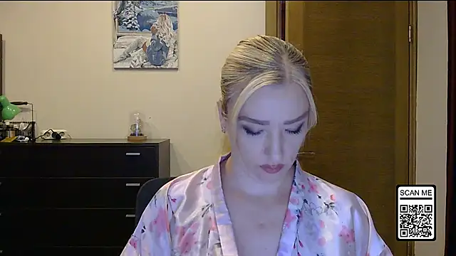 Snapshot of Wild_Silk_Desire chatting on October 20, 2:06 pm Wild Silk Desire online show from October 20, 2:06 pm