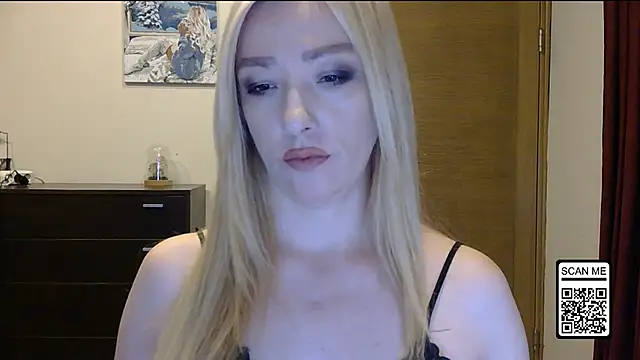 Snapshot of Wild_Silk_Desire chatting on October 27, 2:32 pm Wild Silk Desire online show from October 27, 2:32 pm