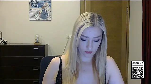 Snapshot of Wild_Silk_Desire chatting on October 28, 2:09 pm Wild Silk Desire online show from October 28, 2:09 pm