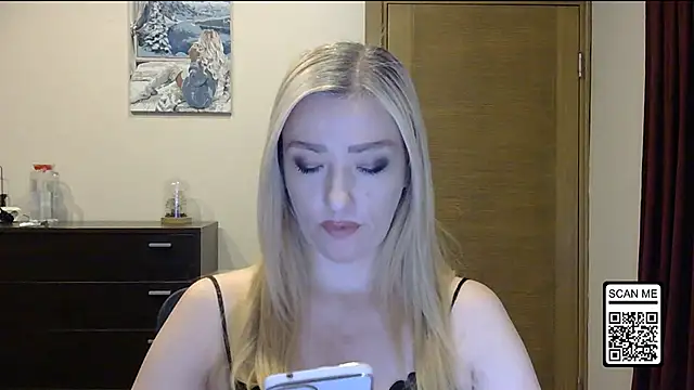 Snapshot of Wild_Silk_Desire chatting on November 10, 2:27 pm Wild Silk Desire online show from November 10, 2:27 pm