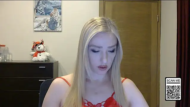 Snapshot of Wild_Silk_Desire chatting on December 17, 1:28 pm Wild Silk Desire online show from December 17, 1:28 pm