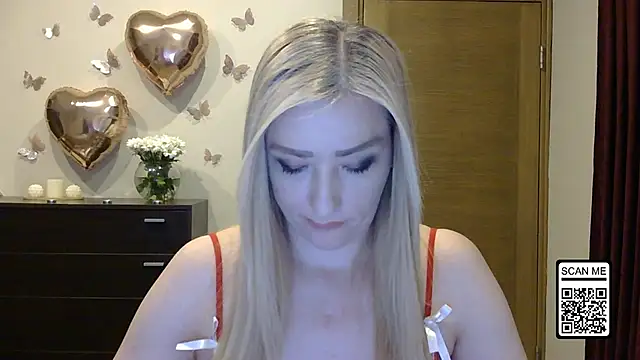 Snapshot of Wild_Silk_Desire chatting on May 3, 5:08 pm Wild Silk Desire online show from May 3, 5:08 pm