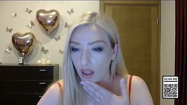 Snapshot of Wild_Silk_Desire chatting on June 12, 3:55 pm Wild Silk Desire online show from June 12, 3:55 pm