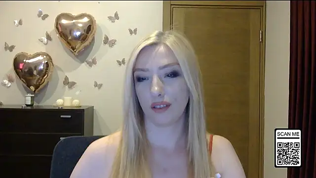 Snapshot of Wild_Silk_Desire chatting on June 15, 3:58 pm Wild Silk Desire online show from June 15, 3:58 pm