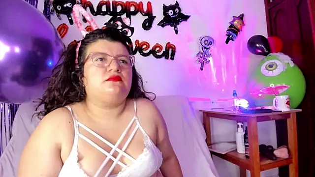 Snapshot of mystery_psique chatting on October 30, 3:24 pm mystery psique online show from October 30, 3:24 pm