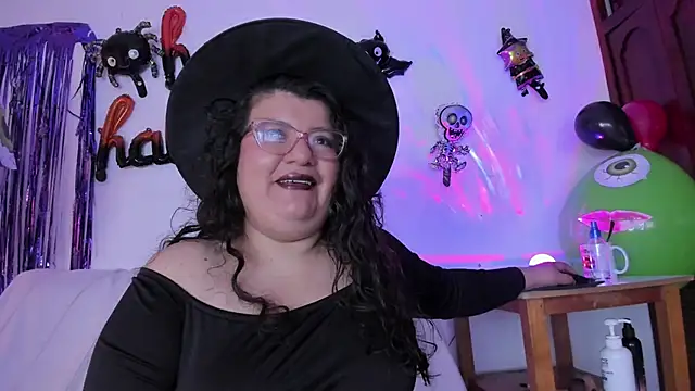 Snapshot of mystery_psique chatting on October 31, 1:56 pm mystery psique online show from October 31, 1:56 pm