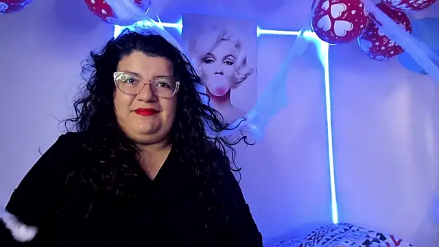 Snapshot of mystery_psique chatting on November 3, 1:56 pm mystery psique online show from November 3, 1:56 pm