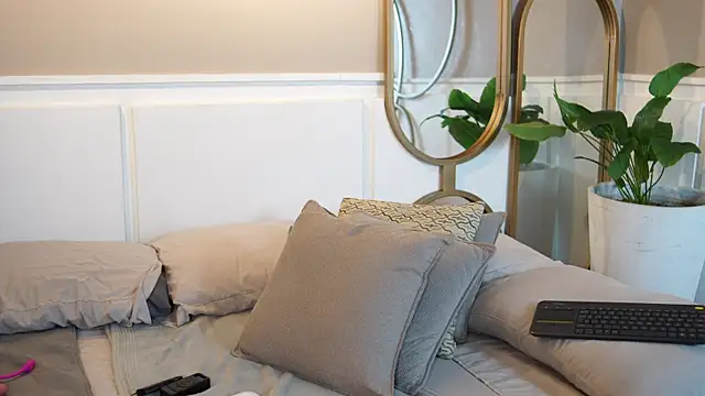 Susan wall online show from September 18, 2:19 pm