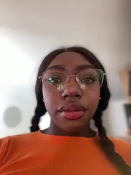 Snapshot of alissradiante1 chatting on July 5, 3:45 am alissradiante1 online show from July 5, 3:45 am