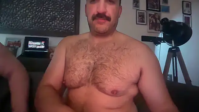 Snapshot of CloudyMuscleBeefy chatting on March 30, 2:01 am CloudyMuscleBeefy online show from March 30, 2:01 am