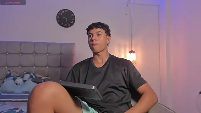 Santy Stump online show from November 2, 9:06 pm