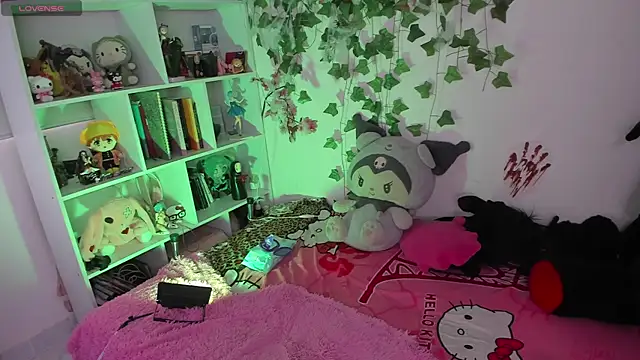 Snapshot of sarahminage_ chatting on December 5, 4:58 pm sarahminage online show from December 5, 4:58 pm