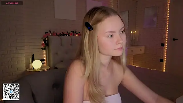 Snapshot of FlowersLover chatting on September 11, 5:46 pm FlowersLover online show from September 11, 5:46 pm