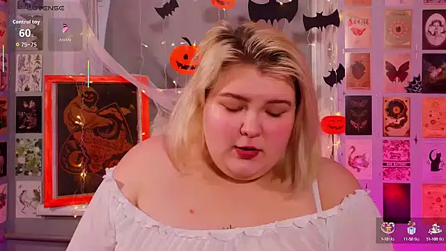 Snapshot of Ellabigbaby chatting on October 31, 1:23 pm Ellabigbaby online show from October 31, 1:23 pm