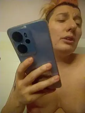 Snapshot of h4cMorganaEvelynn chatting on November 2, 11:29 pm h4cMorganaEvelynn online show from November 2, 11:29 pm