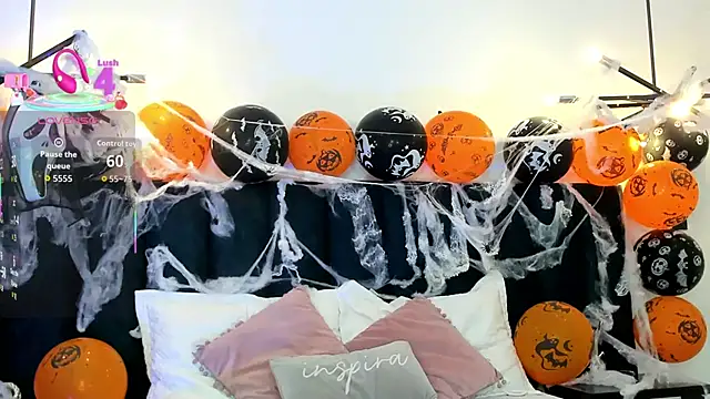 Snapshot of niia7 chatting on October 31, 6:20 pm niia7 online show from October 31, 6:20 pm