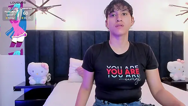 niia7 online show from January 10, 7:37 pm