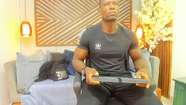 Snapshot of MarcusBlack_ chatting on October 8, 11:41 am MarcusBlack online show from October 8, 11:41 am