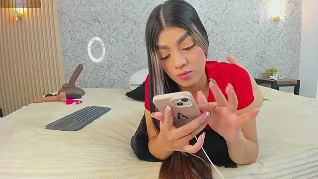 Snapshot of Antonella_west chatting on May 29, 8:29 pm Antonella west online show from May 29, 8:29 pm