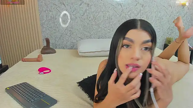 Snapshot of Antonella_west chatting on June 3, 9:31 pm Antonella west online show from June 3, 9:31 pm