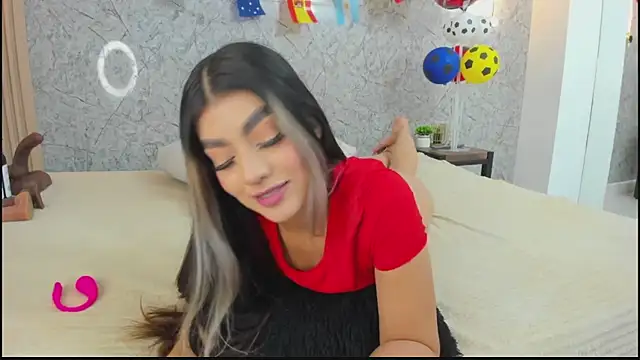 Snapshot of Antonella_west chatting on June 18, 9:19 pm Antonella west online show from June 18, 9:19 pm