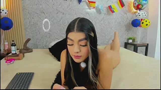 Snapshot of Antonella_west chatting on June 20, 9:17 pm Antonella west online show from June 20, 9:17 pm