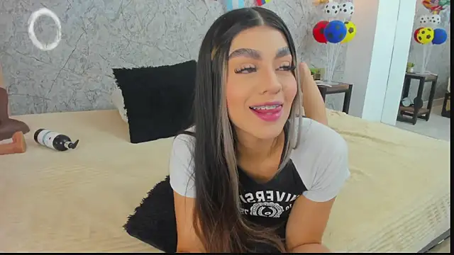 Snapshot of Antonella_west chatting on June 24, 9:25 pm Antonella west online show from June 24, 9:25 pm