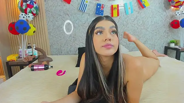 Snapshot of Antonella_west chatting on July 6, 9:28 pm Antonella west online show from July 6, 9:28 pm