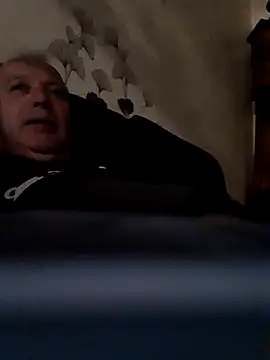 Snapshot of Vince072 chatting on September 22, 3:52 am Vince072 online show from September 22, 3:52 am