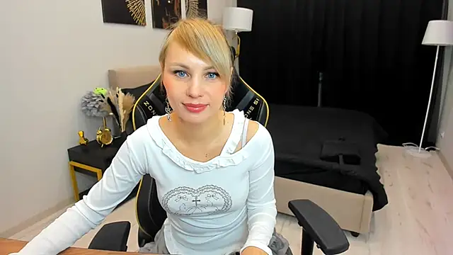 LindaSandy 1 online show from October 8, 6:11 am