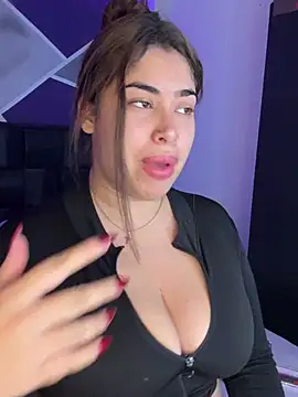 Snapshot of jazminslut chatting on May 17, 3:37 am jazminslut online show from May 17, 3:37 am