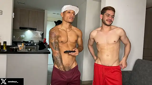 Snapshot of zoneboys chatting on June 1, 11:28 pm zoneboys online show from June 1, 11:28 pm