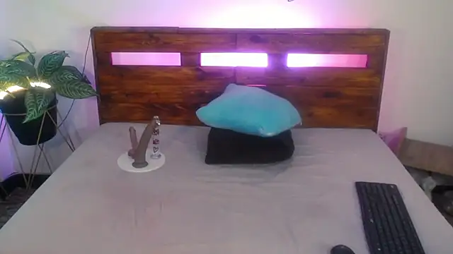 Yeseniaa25  online show from October 2, 12:56 pm