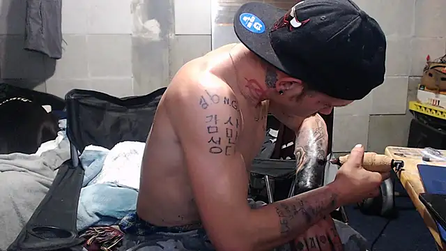 Snapshot of mastertrap chatting on November 15, 7:27 am mastertrap online show from November 15, 7:27 am