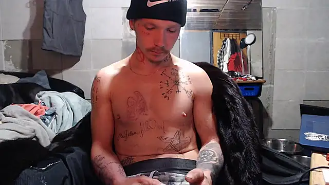 Snapshot of mastertrap chatting on November 17, 7:58 am mastertrap online show from November 17, 7:58 am