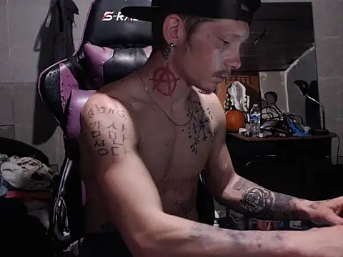 Snapshot of mastertrap chatting on November 28, 6:49 am mastertrap online show from November 28, 6:49 am