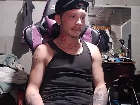 Snapshot of mastertrap chatting on November 29, 5:54 am mastertrap online show from November 29, 5:54 am