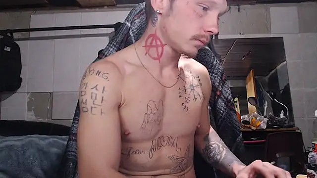 Snapshot of mastertrap chatting on December 13, 10:48 pm mastertrap online show from December 13, 10:48 pm